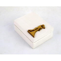 Drewniane pudełko, szkatułka na obrączki + ozdobny mech.