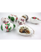 Wielkanocna dekoracje: Ręcznie Malowane Jajka, Zające i Pudełka