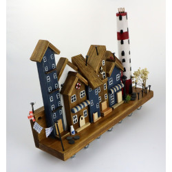 Nadmorskie drewniane miasteczko z latarnią – dekoracyjny wieszak 40cm